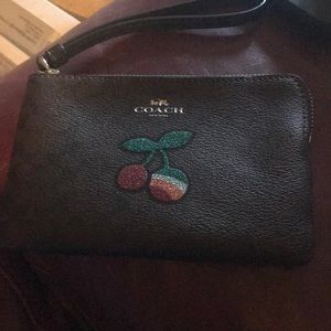 Small wristlet